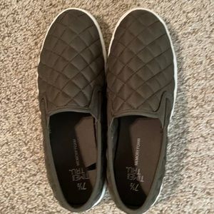 Slip on shoe. Size 7 1/2. Memory foam.